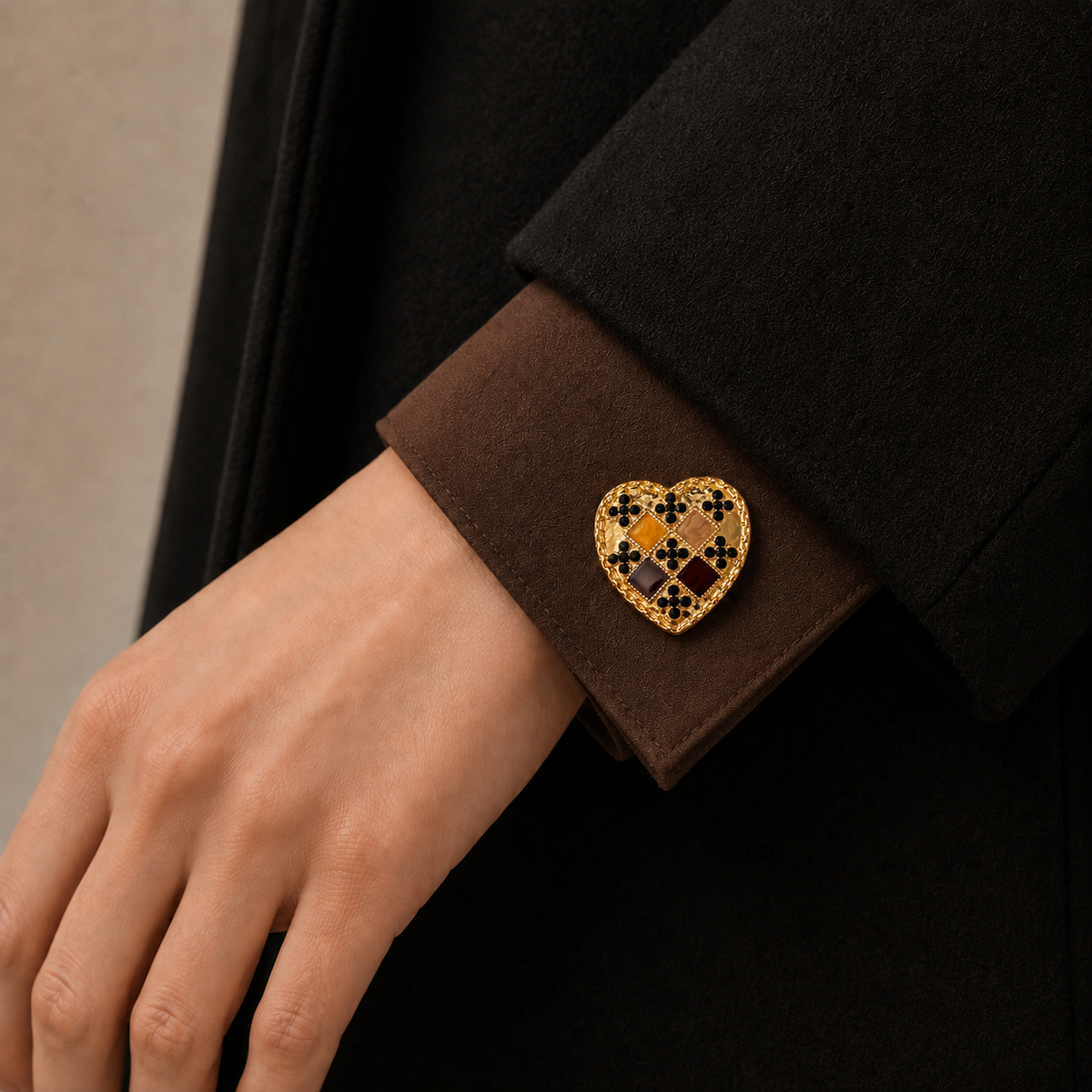 Retro enamel heart-shaped button cover