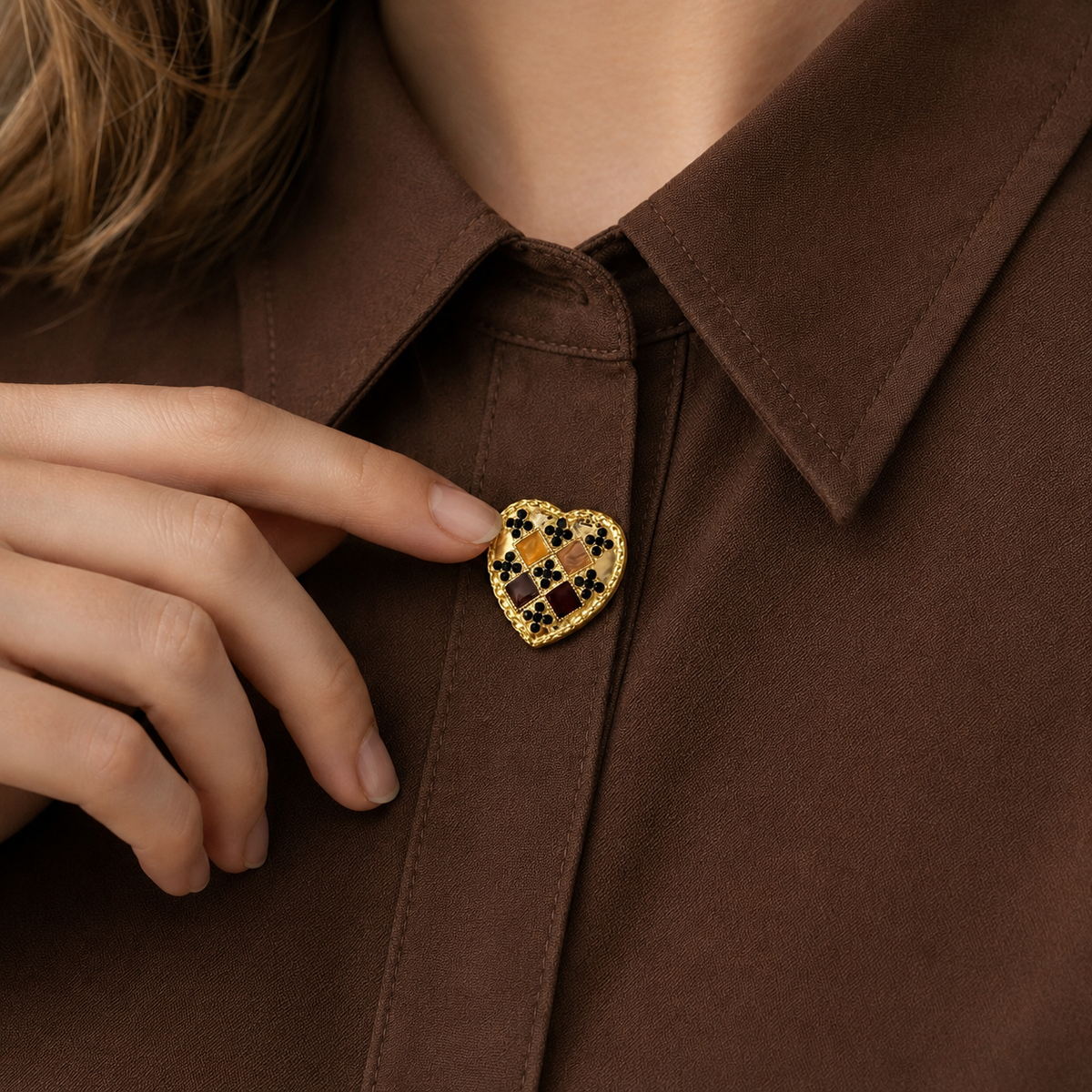 Retro enamel heart-shaped button cover